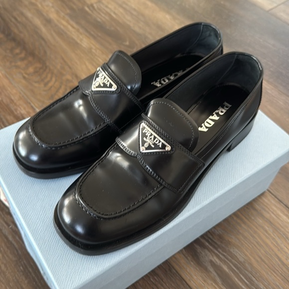 PRADA logo leather loafers 39.5 - Picture 2 of 9